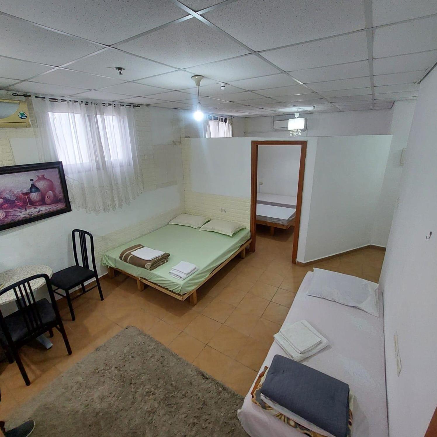Star Guest- House Hotel Or Yehuda Bagian luar foto