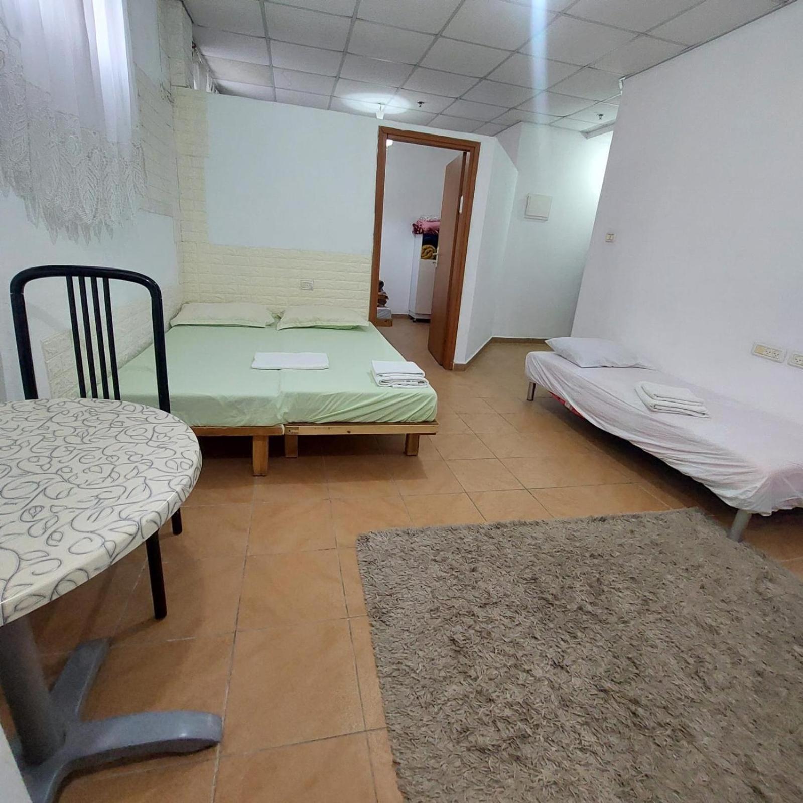Star Guest- House Hotel Or Yehuda Bagian luar foto