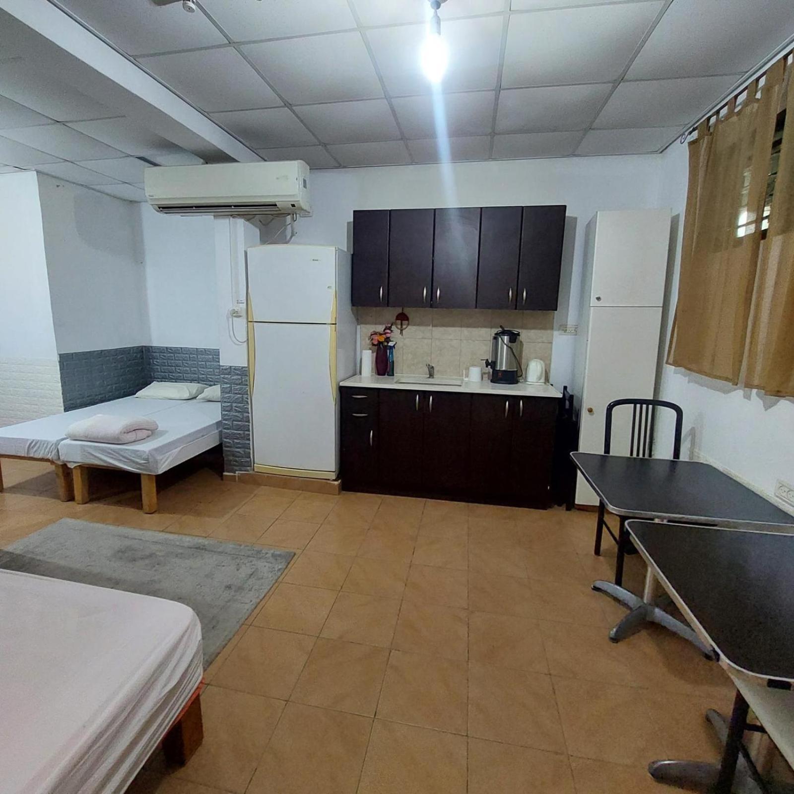Star Guest- House Hotel Or Yehuda Bagian luar foto