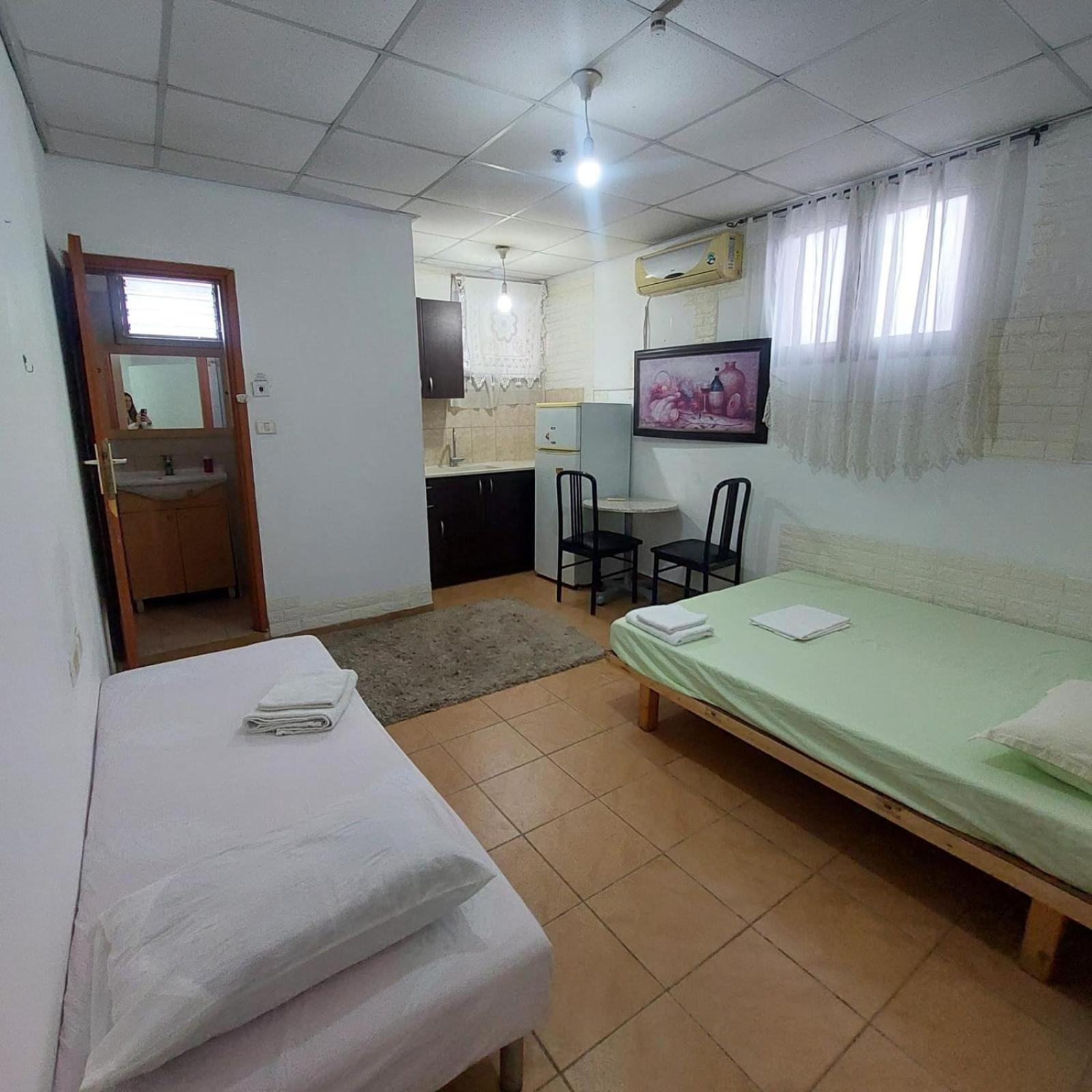 Star Guest- House Hotel Or Yehuda Bagian luar foto