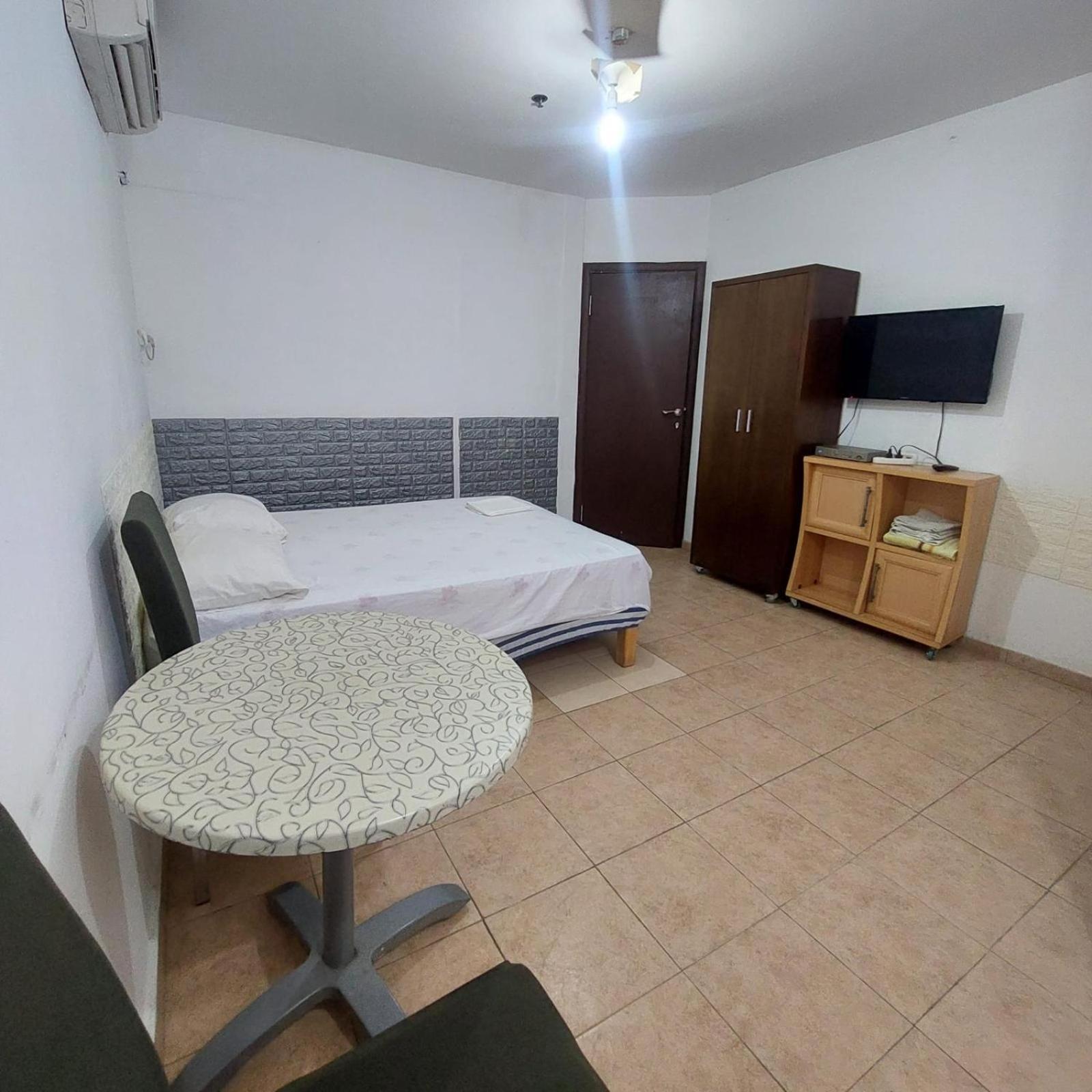 Star Guest- House Hotel Or Yehuda Bagian luar foto