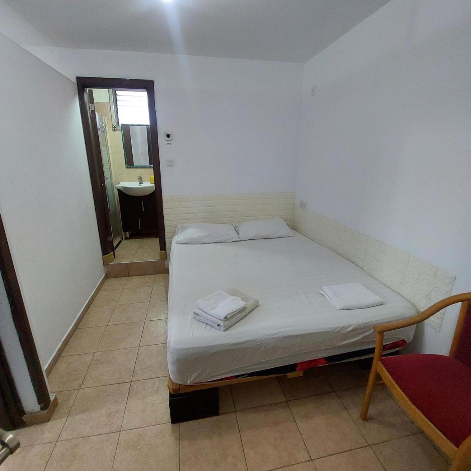 Star Guest- House Hotel Or Yehuda Bagian luar foto