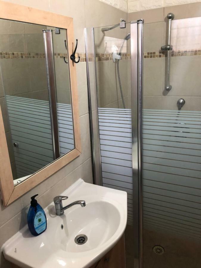 Star Guest- House Hotel Or Yehuda Bagian luar foto