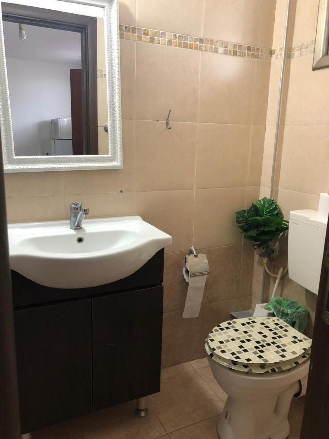 Star Guest- House Hotel Or Yehuda Bagian luar foto