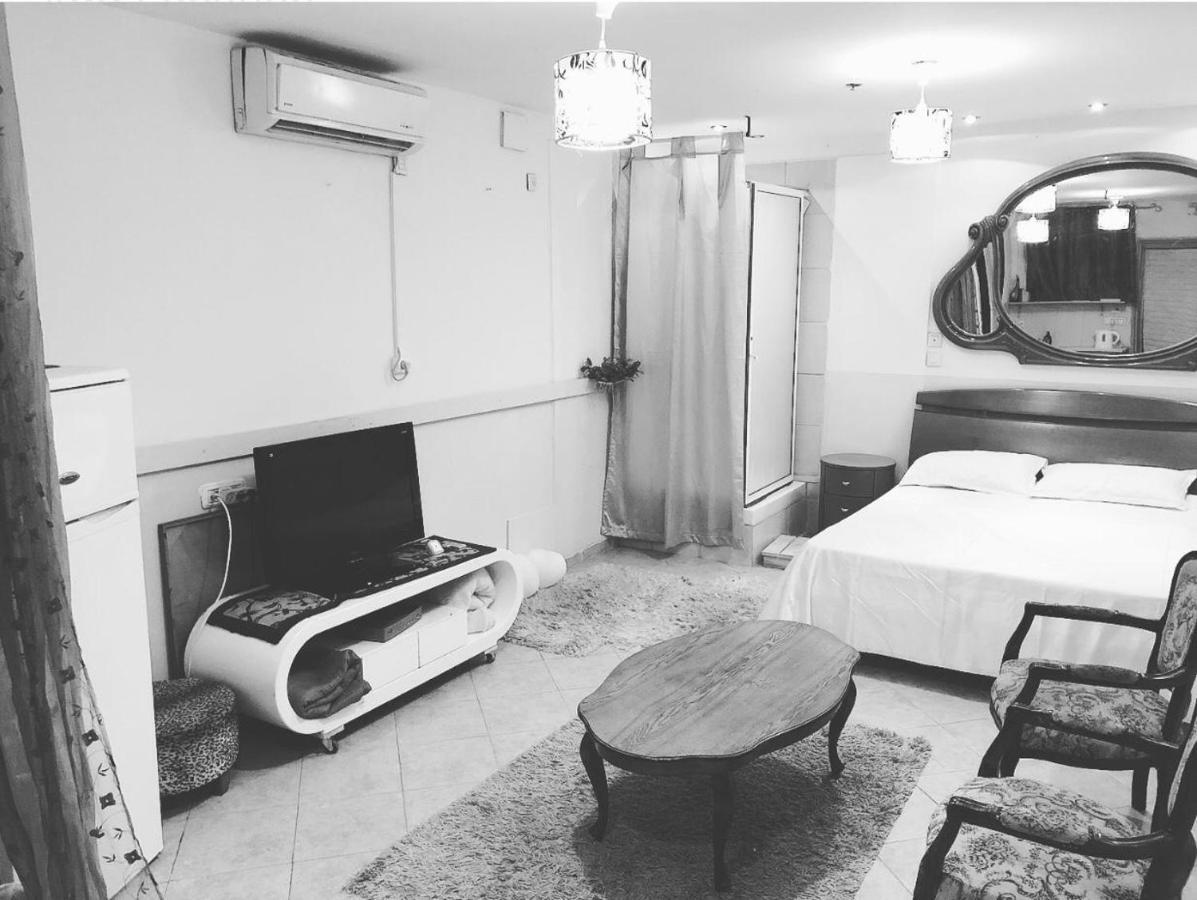 Star Guest- House Hotel Or Yehuda Bagian luar foto