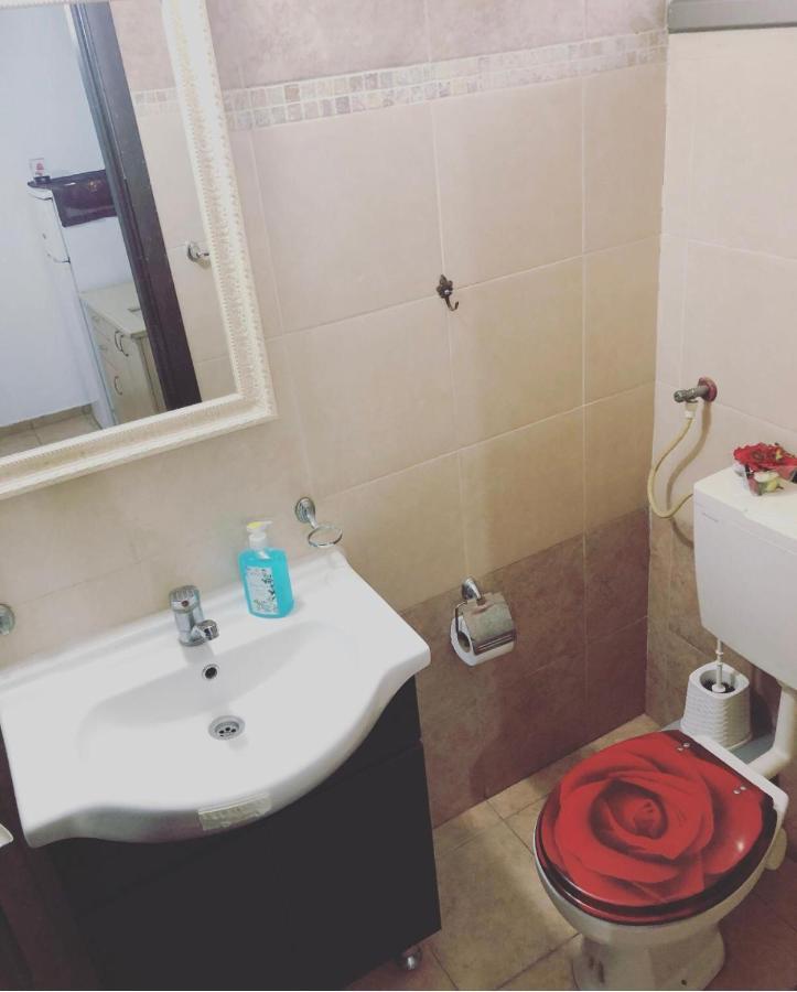 Star Guest- House Hotel Or Yehuda Bagian luar foto